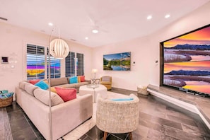 TV, fireplace, table tennis, stereo