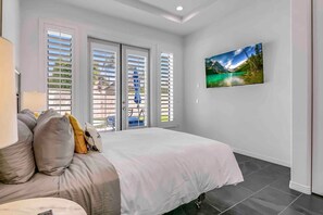8 chambres, fer et planche à repasser, lit de bébé portatif, Wi-Fi