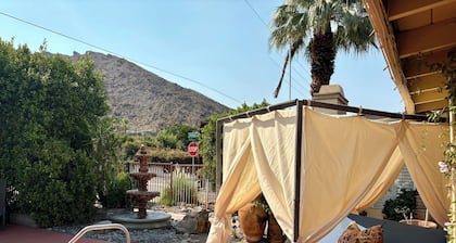 Room 6️⃣ with kitchen and bathroom in Old Palm Springs hotel by the heated pool 🦋