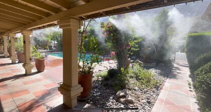 Room 6️⃣ with kitchen and bathroom in Old Palm Springs hotel by the heated pool 🦋