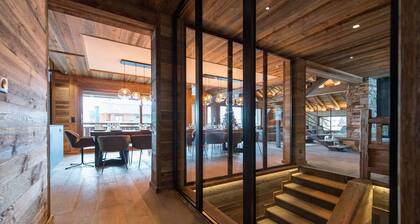 Luxueux chalet avec piscine intérieure, sauna et home cinéma