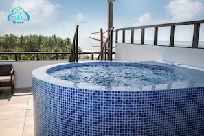 Baignoire à remous extérieure