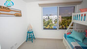 3 habitaciones, tabla de planchar con plancha, wifi y ropa de cama