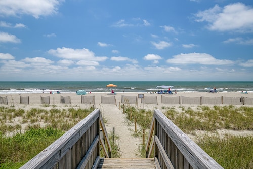 "Waters Edge 427-C" - Oceanfront Condo w/ Community Pool, 2 Bedrooms / 2 Bathrooms