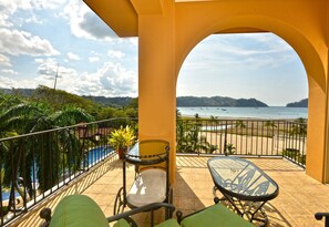 Outdoor dining - Bella Vista 4B 3 bdrs ocean view in Los Suenos (Playa Herradura)