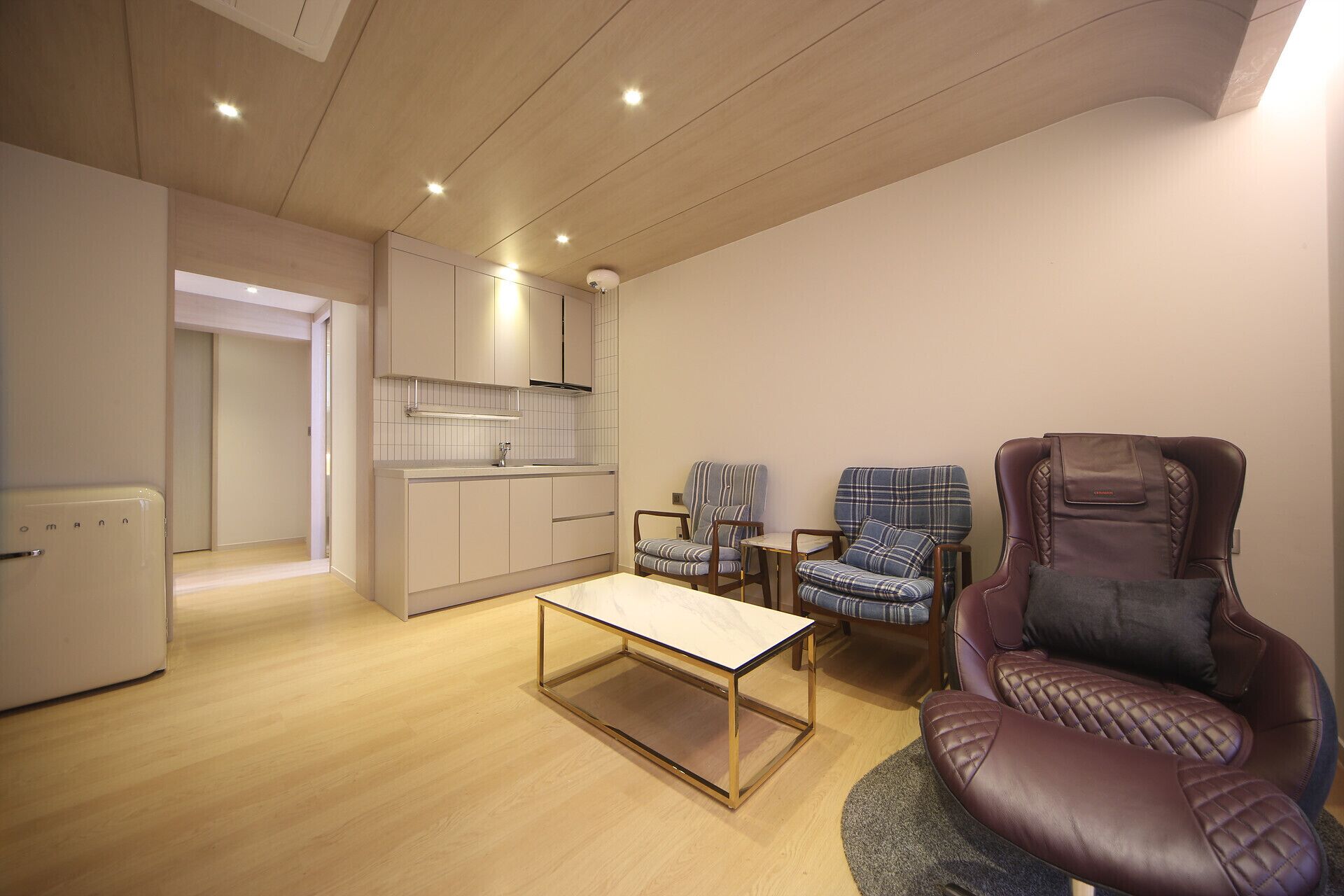 luxury penthouse (hinoki bath,styler) | living area | 65-inch smart tv with cable channels, tv, netflix