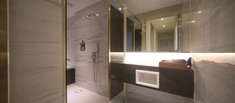 H Avenue Hotel
