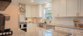 💎 decked out home with Spa and pool area! 