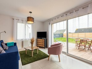 Televisión y chimenea 