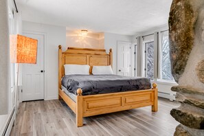 4 bedrooms, iron/ironing board, Internet, bed sheets