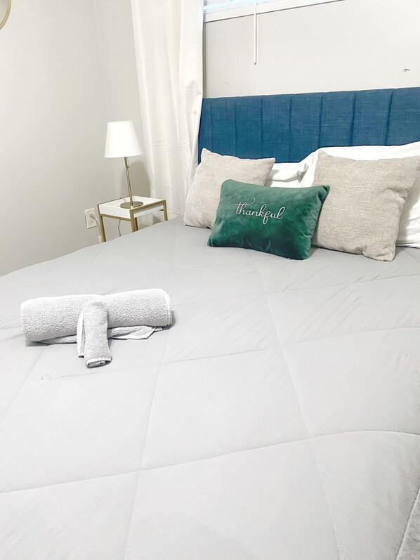 2 bedrooms, desk, iron/ironing board, travel crib