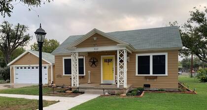 Lone Star House - West Texas Charmer - 3 bedrooms; 4 beds; 2 bathrooms