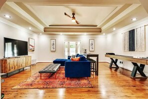 Smart-TV, DVD-Player, Musikbibliothek, Videothek