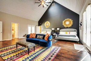 6 bedrooms, iron/ironing board, travel crib, free WiFi - Book NOW - Spacious Villa, Heated Pool & Backyard Garden Oasis! (Dallas)