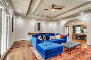 Smart TV, DVD player, music library, video library - Book NOW - Spacious Villa, Heated Pool & Backyard Garden Oasis! (Dallas)