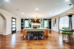 Interior - Book NOW - Spacious Villa, Heated Pool & Backyard Garden Oasis! (Dallas)