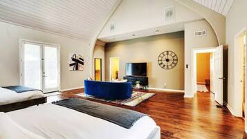 6 bedrooms, iron/ironing board, travel crib, free WiFi