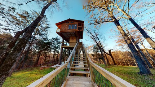 1 bed 1 bath Treehouse called the Firetower