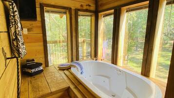 Combined shower/tub, jetted tub, towels, soap