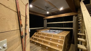 A wooden hot tub with steps, a ceiling fan, and a wooden ladder. - 1 bed 1 bath Treehouse called the Firetower (Jackson)
