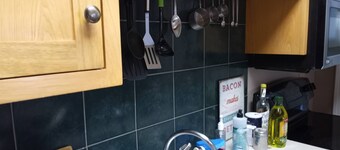 BOUGAINVILLEA BED & BREAKFAST - SUITE #2 CARS