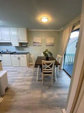 Dining - 2-Story 1300 sqft Condo w/4 Balconies, 2bedrooms, 2.5baths, 1/2 block from beach (Myrtle Beach)