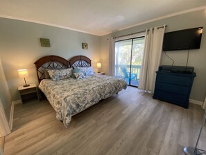 2 bedrooms, in-room safe, desk, iron/ironing board - 2-Story 1300 sqft Condo w/4 Balconies, 2bedrooms, 2.5baths, 1/2 block from beach (Myrtle Beach)