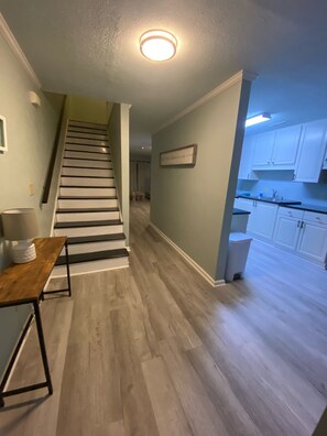 Interior - 2-Story 1300 sqft Condo w/4 Balconies, 2bedrooms, 2.5baths, 1/2 block from beach (Myrtle Beach)