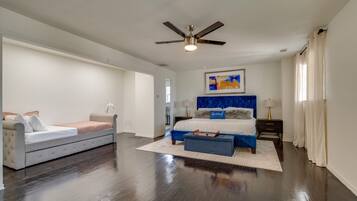 5 bedrooms, iron/ironing board, free WiFi, bed sheets