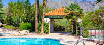 Charming first floor condo w/ shared heated pool, hot tub, tennis courts