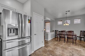 Interior - Mesa Escape Near Golf & Hiking Trails | Community Pool, Hot Tub, Tennis & Basketball (Mesa)