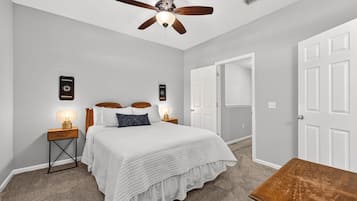 3 habitaciones, tabla de planchar con plancha, wifi y ropa de cama