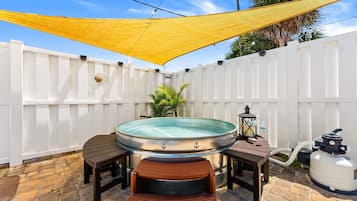 Bañera de hidromasaje exterior