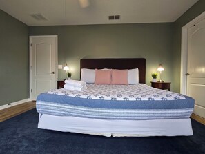 4 bedrooms, iron/ironing board, WiFi, bed sheets - ASD Friendly Home near Disney World (Kissimmee)