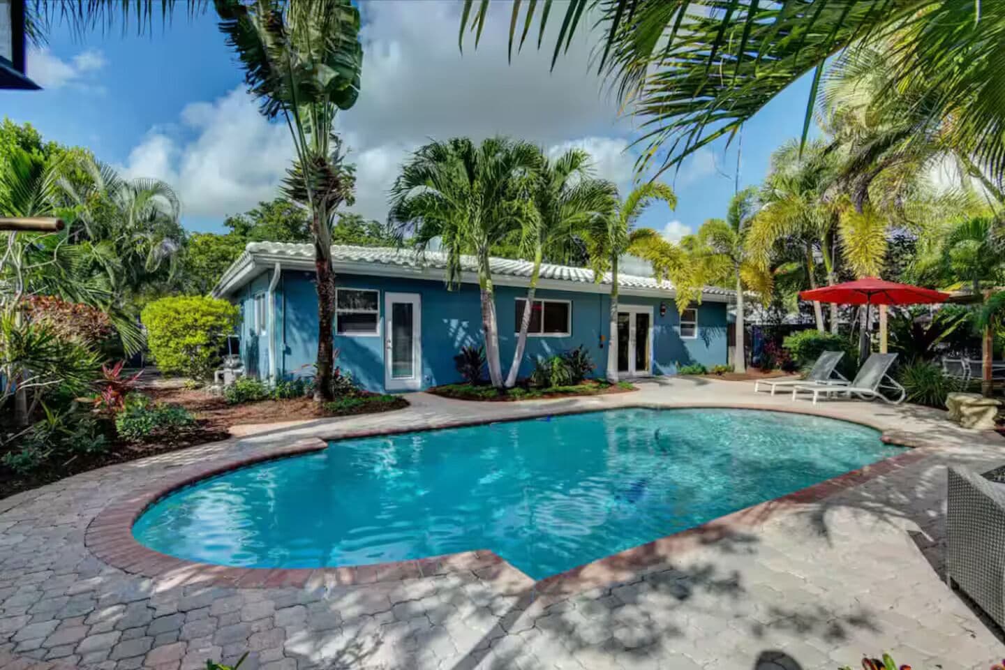 Piscina all'aperto, una piscina riscaldata