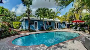 Piscina all'aperto, una piscina riscaldata