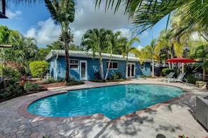 Piscina all'aperto, una piscina riscaldata