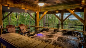 House, 2 Bedrooms, Mountain View | Private spa tub