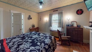 1 bedroom, desk, WiFi