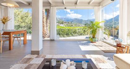 Villa Finca Los Elfos with Mountain View, Pool & Wi-Fi