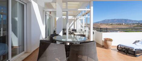 تناول الطعام بالخارج