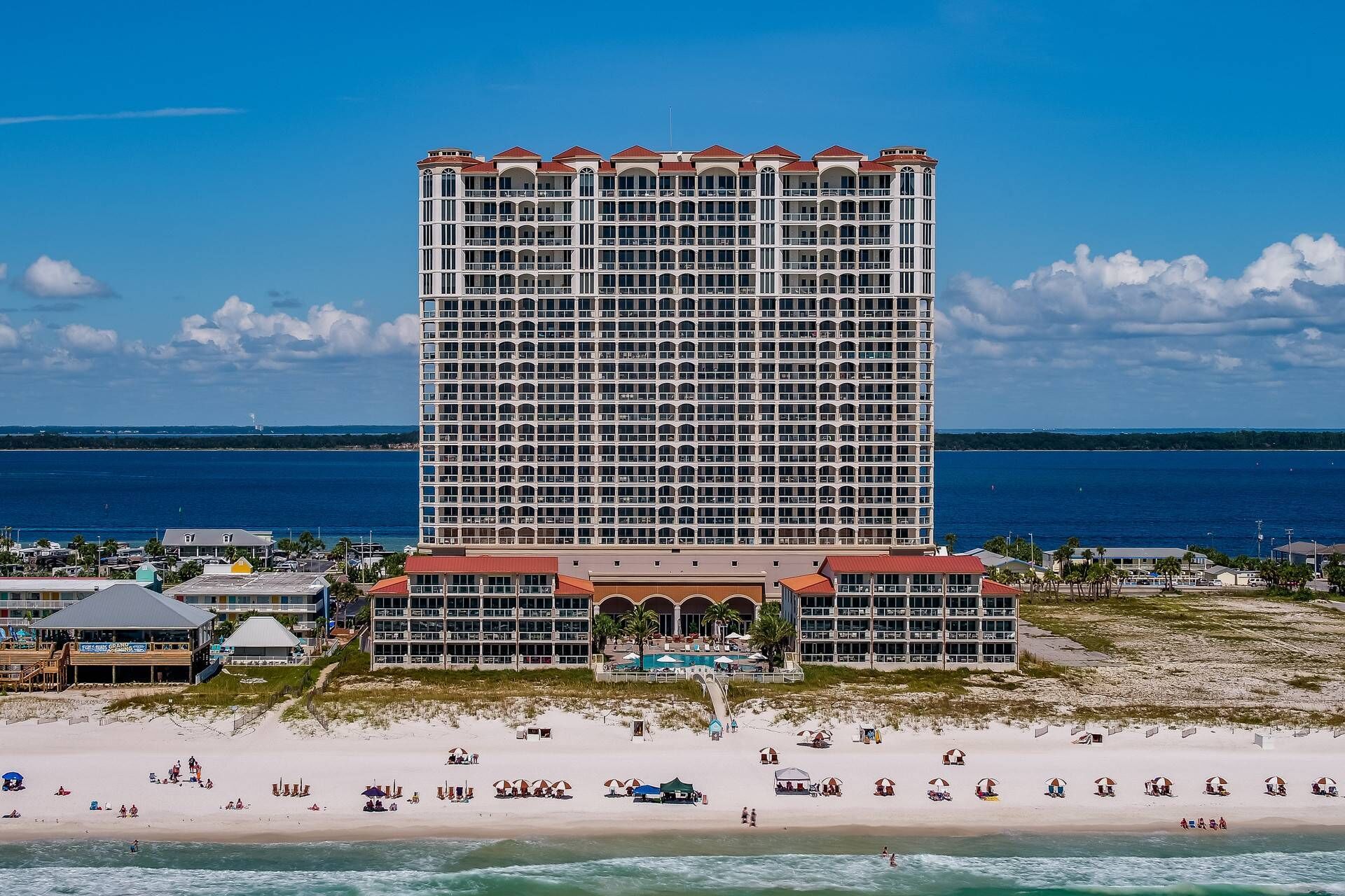 På stranden og fisking
