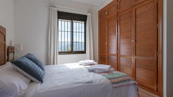 4 室のベッドルーム、アイロン / アイロン台、WiFi (無料)、ベッドシーツ