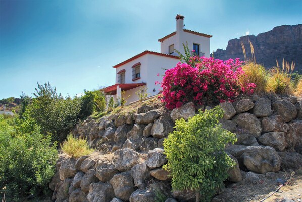 Exterior - Villa "Caminito del Rey" with Mountain Views, Pool, Garden, Air Conditioning and Wi-Fi (Alora)