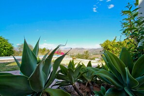 Property grounds - Villa "Caminito del Rey" with Mountain Views, Pool, Garden, Air Conditioning and Wi-Fi (Alora)