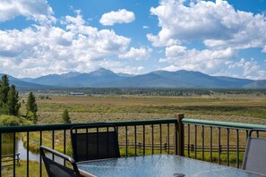 Outdoor dining - The Barn minutes from Winter Park (Tabernash)