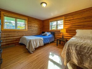 4 bedrooms, iron/ironing board, Internet