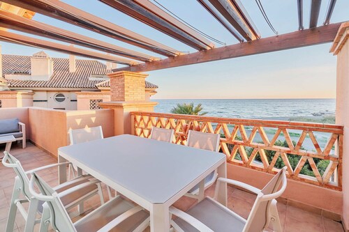 Beautiful Penthouse Near the Beach with Sea View, Pool, Wi-Fi, Air Conditioning, Balcony & Terrace
