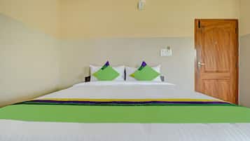 Deluxe Room | Iron/ironing board