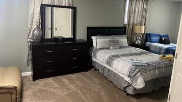 6 soverom, strykejern/-brett, wi-fi (inkludert) og sengetøy